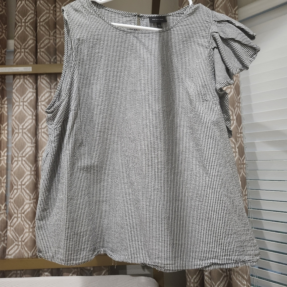 Who what wear Grey and white shirt